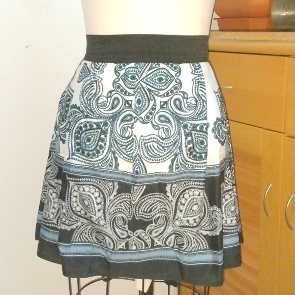 Handkerchief skirt - Picture 1 of 3